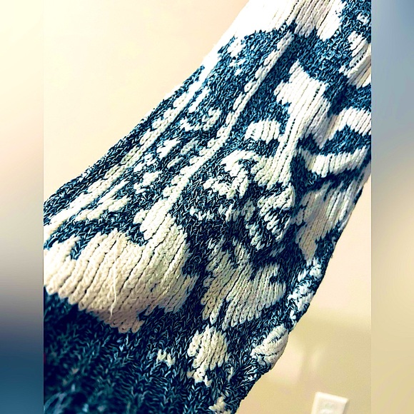 URBAN RENEWAL by Urban Outfitters recycled vintage clothing unique sweater. S-L - Picture 7 of 7